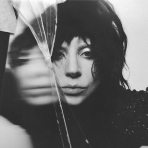 Lady Gaga - Mayhem (Vinyl) in der Gruppe UNSERE TIPPS / Tipps von Bengans Mitarbeitern / Therese recommends bei Bengans Skivbutik AB (5580244)