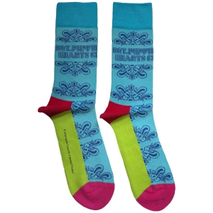 Beatles - Sgt Pepper Text Outlines Uni Lht Blue Socks in der Gruppe MERCHANDISE / Merch / Pop-Rock bei Bengans Skivbutik AB (5583643)