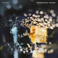 Husebø Kjetil - Piano Transformed - Interspace in der Gruppe UNSERE TIPPS / Freitagsveröffentlichungen / 2025-04-04 bei Bengans Skivbutik AB (5585057)