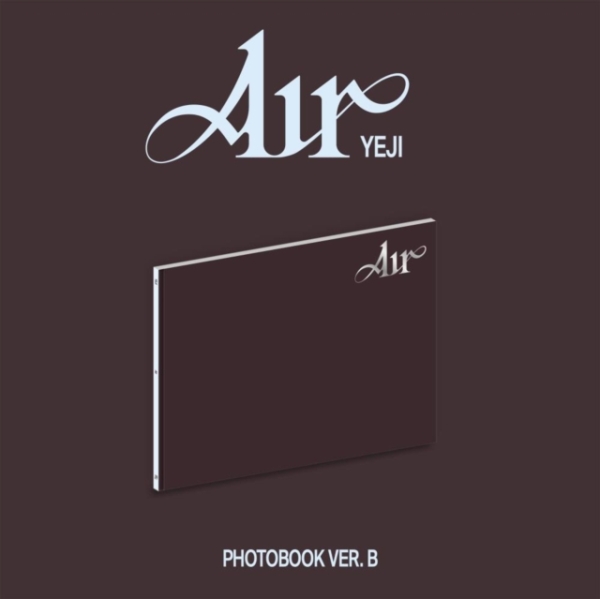 Yeji - Air (Photobook B Ver.) in der Gruppe CD / K-Pop,Pop-Rock bei Bengans Skivbutik AB (5586864)
