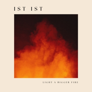 Ist Ist - Light A Bigger Fire (Vinyl Lp) in der Gruppe UNSERE TIPPS / Startsida - Vinyl Nyheter & Kommande bei Bengans Skivbutik AB (5589909)