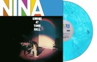 Simone Nina - At Town Hall (Sky Blue Marbled Viny in der Gruppe UNSERE TIPPS / Freitagsveröffentlichungen / 2025-05-02 bei Bengans Skivbutik AB (5592448)