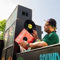 Iration Steppas - Dubs From The Foundation in der Gruppe VINYL / Kommande / Reggae bei Bengans Skivbutik AB (5626830)