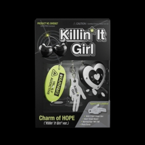 J-Hope - Charm Of Hope (Killin It Girl Ver.) in der Gruppe MERCHANDISE / Merch+Code / Nyheter / K-Pop bei Bengans Skivbutik AB (5629245)