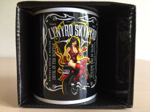 Lynyrd Skynyrd - Boxed Mug in der Gruppe MERCHANDISE / Merch / Pop-Rock bei Bengans Skivbutik AB (5634067)