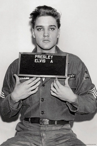 Elvis - Enlistment Photo 91,5 X 61 Cm in der Gruppe Merchandise bei Bengans Skivbutik AB (5634321)