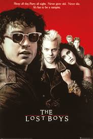 Movie Poster - Lost Boys 91,5 X 61 Cm in der Gruppe Merchandise bei Bengans Skivbutik AB (5634342)