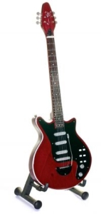 Queen - Minigitarr Brian May (Höjd Ca 25Cm) in der Gruppe MERCHANDISE / Accessoarer / Hårdrock bei Bengans Skivbutik AB (5635148)