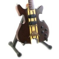 Led Zeppelin - Minigitarr John Paul Jones (Ca 25Cm in der Gruppe MERCHANDISE / Accessoarer / Hårdrock bei Bengans Skivbutik AB (5635156)