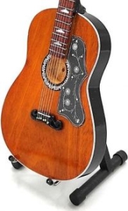 Presley Elvis - Minigitarr Akustisk (Höjd Ca 25Cm) in der Gruppe MERCHANDISE / Accessoarer / Pop-Rock bei Bengans Skivbutik AB (5635752)