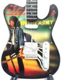 Status Quo - Minigitarr Tribute (Höjd Ca 25Cm) in der Gruppe MERCHANDISE / Accessoarer / Pop-Rock bei Bengans Skivbutik AB (5635765)