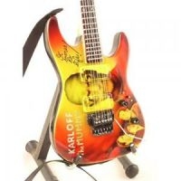 Metallica - Minigitarr Kirk Hammett (Höjd 25Cm) in der Gruppe MERCHANDISE / Accessoarer / Hårdrock bei Bengans Skivbutik AB (5635787)