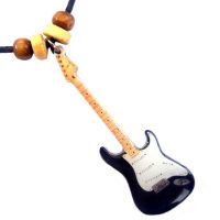 Clapton Eric - Halsband (Stål+Läderrem) in der Gruppe MERCHANDISE / Accessoarer / Pop-Rock bei Bengans Skivbutik AB (5635883)
