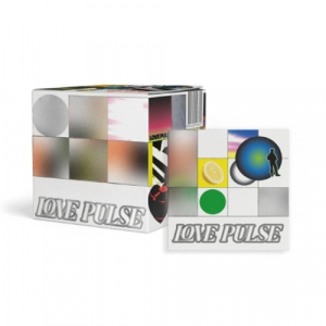 Treasure  - Love Pulse (Teume Ver.) in der Gruppe CD / Kommande / K-Pop bei Bengans Skivbutik AB (5637330)