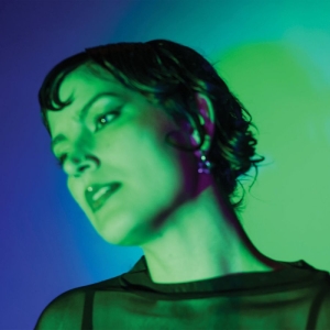 Weaver Maura - Strange Devotion in der Gruppe UNSERE TIPPS / Freitagsveröffentlichungen / 2025-09-19 bei Bengans Skivbutik AB (5642328)