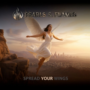Pearls & Flames - Spread Your Wings in der Gruppe CD / Kommande / Hårdrock bei Bengans Skivbutik AB (5643102)