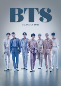 Bts - 2026 Unofficial Calendar in der Gruppe MERCHANDISE /  /  /  bei Bengans Skivbutik AB (5643165)