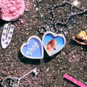 Hearts2hearts  - Focus (Rule Book Ver.) in der Gruppe Minishops / K-Pop Minishops / Hearts2Hearts bei Bengans Skivbutik AB (5643549)
