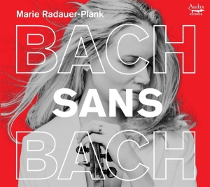 Marie Radauer-Plank - Bach Sans Bach in der Gruppe UNSERE TIPPS / Freitagsveröffentlichungen / 2025-10-31 bei Bengans Skivbutik AB (5643565)