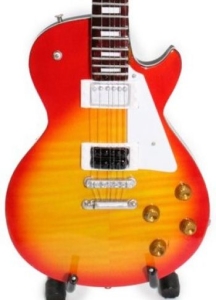 Led Zeppelin - Minigitarr Jimmy Page (Höjd Ca 25Cm in der Gruppe MERCHANDISE / Accessoarer / Heavy Metal bei Bengans Skivbutik AB (5648665)