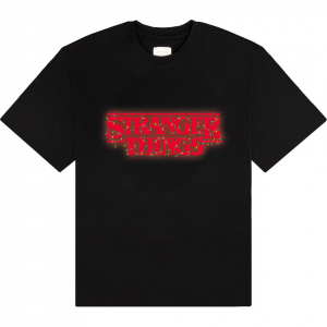 Stranger Things - Logo With Christmas Lights Uni Bl T-Shirt in der Gruppe MERCHANDISE / T-shirt / Kommande / Film-Musikal bei Bengans Skivbutik AB (5649139r)