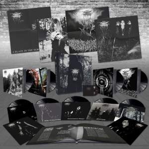 Darkthrone - The Fist In The Face Of God (9LP + DVD Box Set) in der Gruppe UNSERE TIPPS / Tipps von Bengans Mitarbeitern / Viktor recommends bei Bengans Skivbutik AB (5656292)