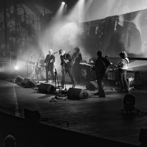 Giant Syndicate - Live At Fire 40 (Indie Exclusive, Silver Vinyl) in der Gruppe UNSERE TIPPS / Record Store Day / RSD 2026 bei Bengans Skivbutik AB (5657240)