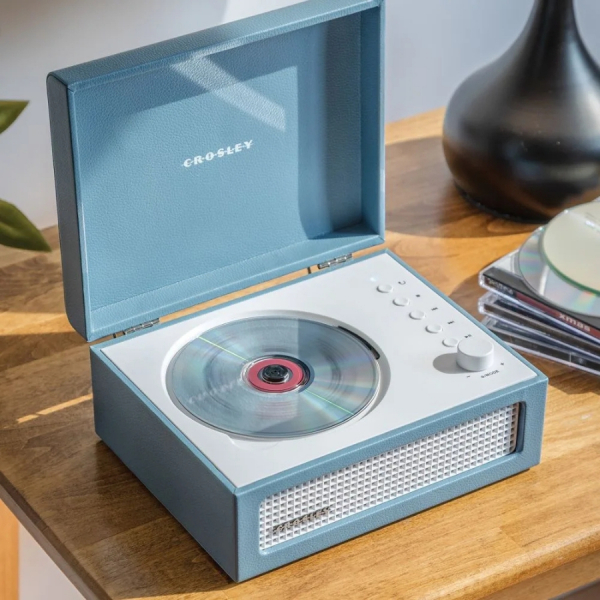 Cd-Player - Crosley Voyager CD Player (Washed Blue) in der Gruppe ZUBEHÖR / Audio bei Bengans Skivbutik AB (5657819)