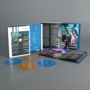 Marillion - Marillion.Com in der Gruppe MUSIK / Blu-Ray+CD / Kommande / Pop-Rock bei Bengans Skivbutik AB (5658143)