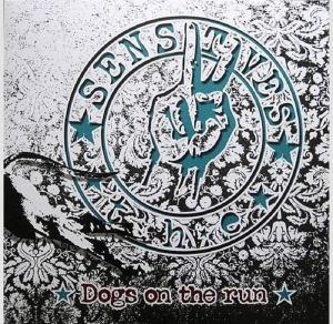 Sensitives The - Dogs On The Run (Yellow W/Black & W in der Gruppe VINYL / Kommande / Pop-Rock bei Bengans Skivbutik AB (5658695)