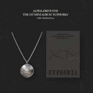 Alpha Drive One - Euphoria (Coin Necklace Ver.) (Limited Edition) in der Gruppe MERCHANDISE / Merch+Code / K-Pop bei Bengans Skivbutik AB (5659098)