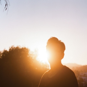 Hrishikesh Hirway - In The Last Hour Of Light (Ltd. Iri in der Gruppe VINYL / Kommande / Pop-Rock bei Bengans Skivbutik AB (5659626)