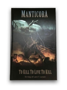 Manticora - To Kill To Live To Kill (Book Paper in der Gruppe Taschenbücher bei Bengans Skivbutik AB (5663812)