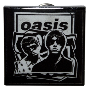 Oasis - Paper Cut-Out Photo Pin Badge in der Gruppe MERCHANDISE / Merch / Pop-Rock bei Bengans Skivbutik AB (5668618)
