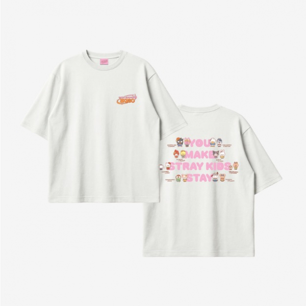 Stray Kids - Skzoo X Sanrio Characters T-Shirt in der Gruppe MERCHANDISE / T-shirt / Kommande / bei Bengans Skivbutik AB (5676800)