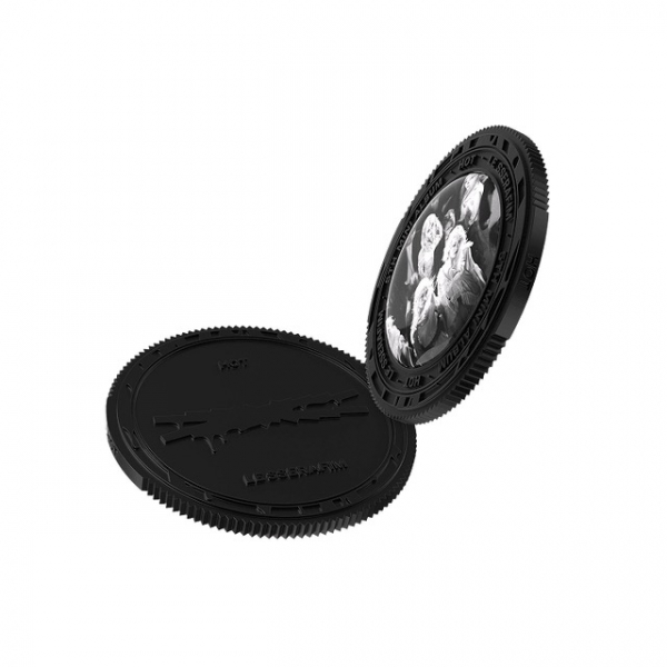 Le Sserafim - Hot (Sound Coin Ver.) in der Gruppe MERCHANDISE / Merch+Code / Kommande / K-Pop bei Bengans Skivbutik AB (5678137)