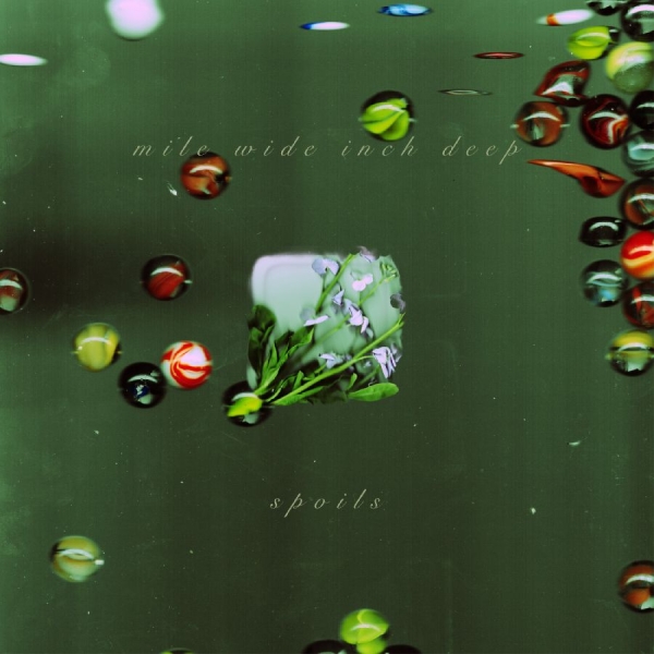 Spoils - Mile Wide Inch Deep in der Gruppe CD / Kommande / Pop-Rock bei Bengans Skivbutik AB (5678366)