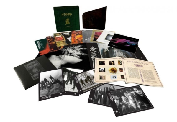 My Dying Bride - Anthology Of Sombre Reflections (Boxset: 48p Book, 2 Posters / 8LP) in der Gruppe UNSERE TIPPS / Freitagsveröffentlichungen / 2026-08-21 bei Bengans Skivbutik AB (5678388)