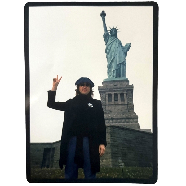 John Lennon - Liberty Sticker in der Gruppe MERCHANDISE / Merch / Kommande / Pop-Rock bei Bengans Skivbutik AB (5680964)