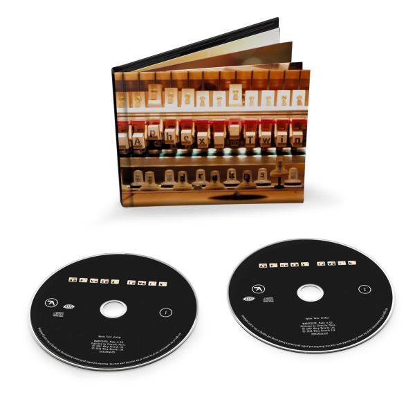 Aphex Twin - Drukqs (25th Anniversary Edition) 2CD in der Gruppe CD / Kommande / Dance-Techno,Elektroniskt,Pop-Rock bei Bengans Skivbutik AB (5682323)