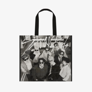 Stray Kids - Run It Japan Shopping Bag in der Gruppe MERCHANDISE / Merch / Kommande / K-Pop bei Bengans Skivbutik AB (5682930)