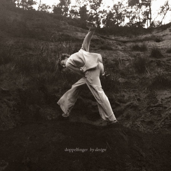 Doppelfinger - By Design in der Gruppe VINYL / Kommande / Pop-Rock bei Bengans Skivbutik AB (5682999)