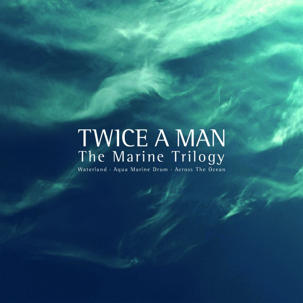 Twice A Man - The Marine Trilogy – Waterland/Aqua Marine Drum/Across The Ocean (Book incl. 2CD) in der Gruppe Övriga böcker / Kommande bei Bengans Skivbutik AB (5686290)