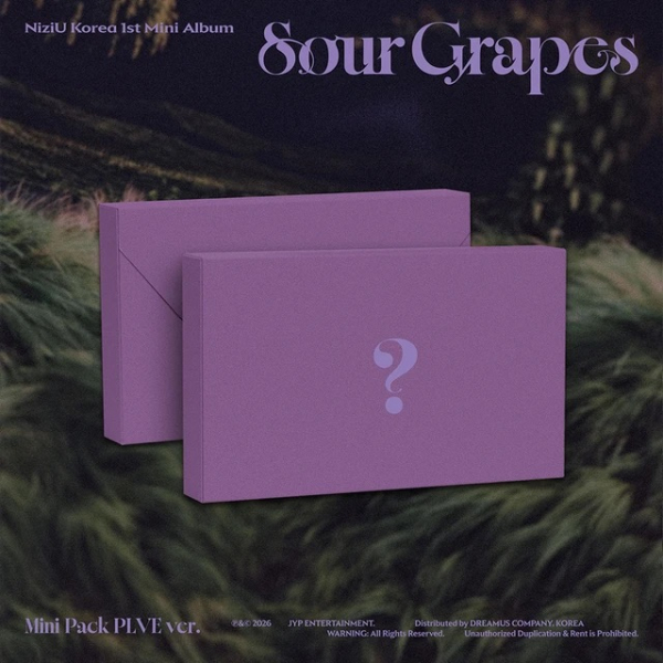 NiziU - Sour Grapes (Mini Pack PLVE Ver.) in der Gruppe MERCHANDISE / Merch+Code / Kommande / K-Pop bei Bengans Skivbutik AB (5690047)