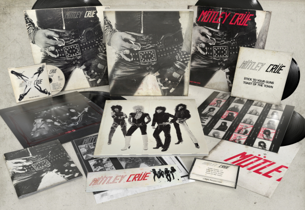 Mötley Crüe - Too Fast For Love (45Th Anniversary Boxset 5Lp/Single/Cd/Cassette) in der Gruppe VINYL / Kommande / Hårdrock bei Bengans Skivbutik AB (5690409)