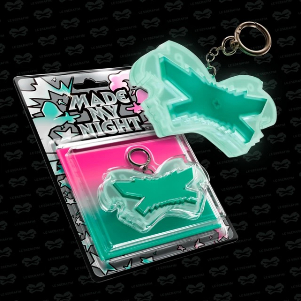 Le Sserafim - Made My Night (Glow Clicker Keychain) (Mint Ver.) in der Gruppe MERCHANDISE / Merch+Code / Kommande / K-Pop bei Bengans Skivbutik AB (5690656)