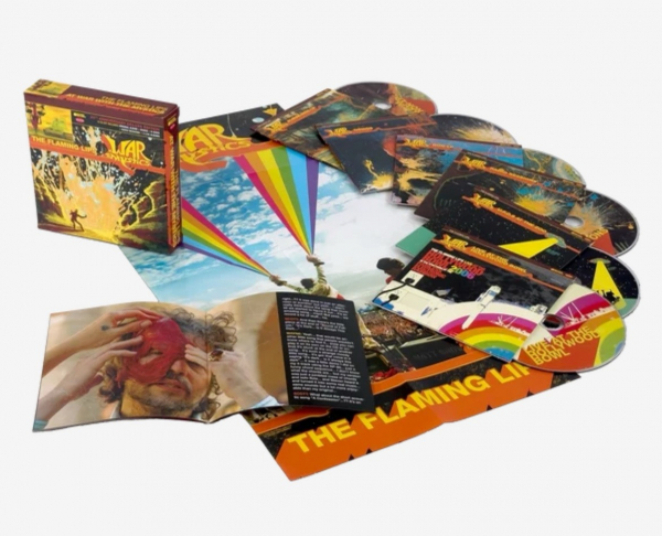 The Flaming Lips - At War With The Mystics in der Gruppe CD / Kommande / Pop-Rock bei Bengans Skivbutik AB (5693221)