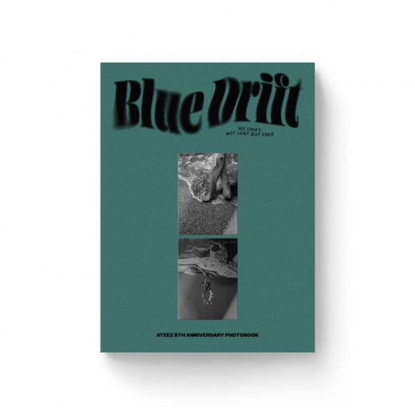 Ateez - 8th Anniversary Photobook Blue Drift + Photocard in der Gruppe MERCHANDISE / Merch / Kommande / K-Pop bei Bengans Skivbutik AB (5693690)