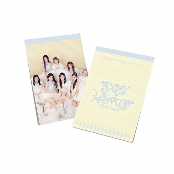 Hearts2Hearts - 2027 Seasons Greetings (Wall Calendar) in der Gruppe MERCHANDISE / Merch / Kommande / K-Pop bei Bengans Skivbutik AB (5695476)