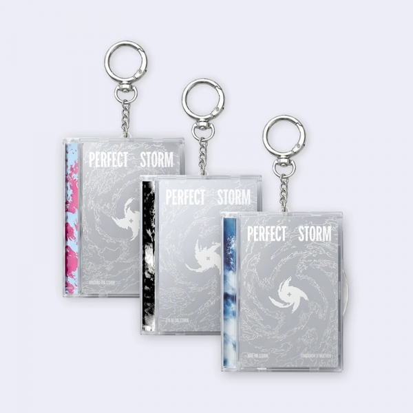 Txt - Perfect Storm (Photocard Case Ver.) (Random Ver.) in der Gruppe MERCHANDISE / Merch+Code / Kommande / K-Pop bei Bengans Skivbutik AB (5696760)